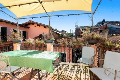 Grande Appartamento per gruppi e famiglie in centro storico a Lucca con terrazza e AC – Photos 8